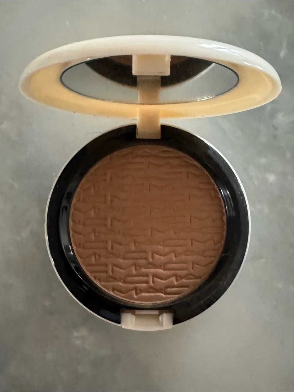 MAC Studio Careblend Pressed Gold Glow Lightly Powder